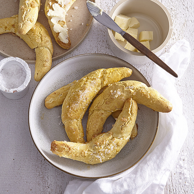 Slané rohlíky: Nadýchané kynuté těsto se zakysanou smetanou