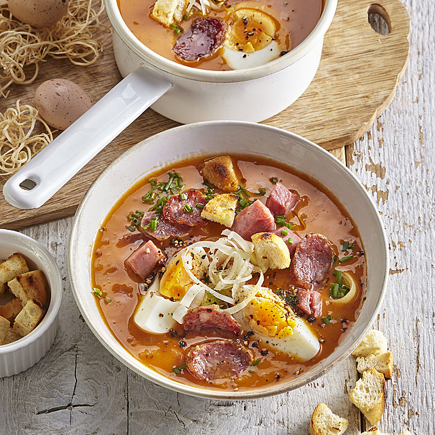 Velikonoční šmigrustovka: Recept na poctivou uzenou polévku s křenem