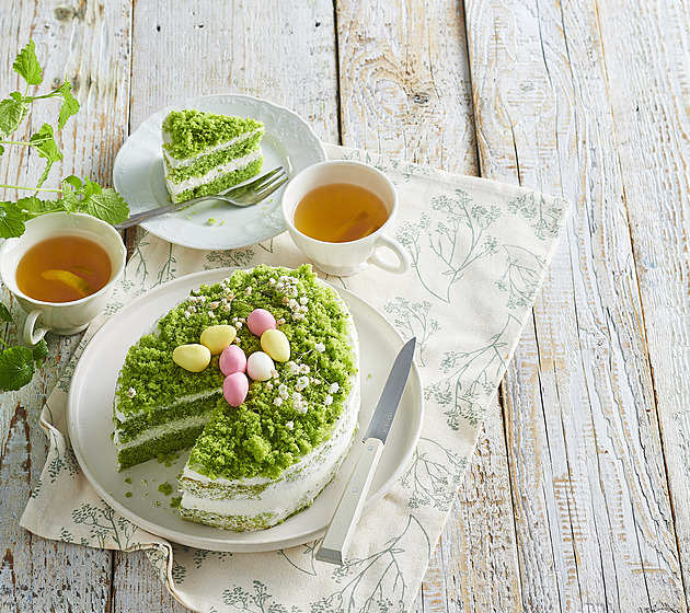 Velikonoční mechový dort ve tvaru vejce: Recept na vláčný špenátový korpus s mascarpone