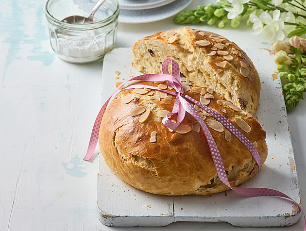 Velikonoční mazanec s mandlemi a rozinkami: Nadýchaný jako od babičky