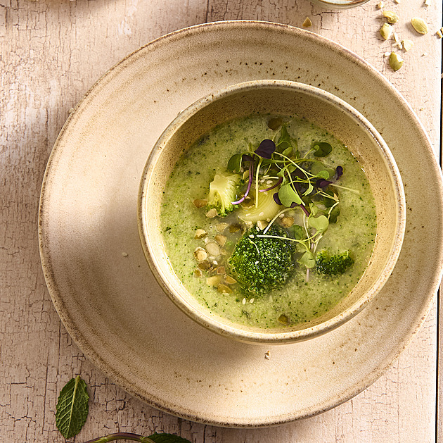 Brokolicová polévka s mátou: Recept na bleskovou jarní polévku