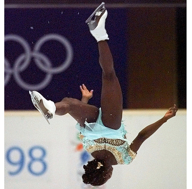 Žena, která proslavila zakázané salto, čelila rasismu. Dnes inspiruje i Malinina