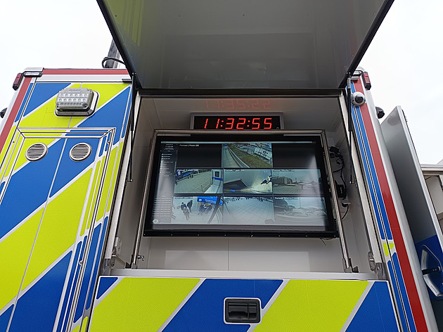 Policie u krasobruslení zachytila pochybný prodej lístků, halu hlídají i pyrotechnici