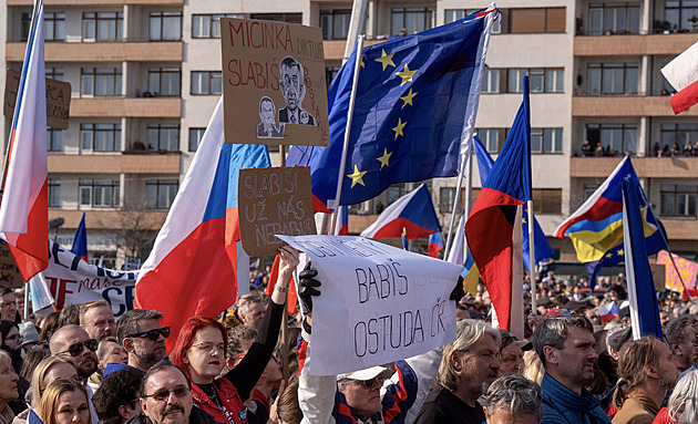 Skutečná vizitka vlády Babiše. Je za pět minut dvanáct, reaguje opozice na Letnou