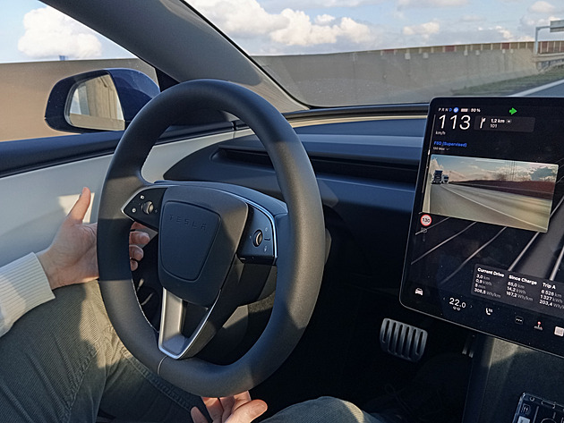 Tesla přesvědčila nizozemské úřady, samořídící auta mohou do provozu