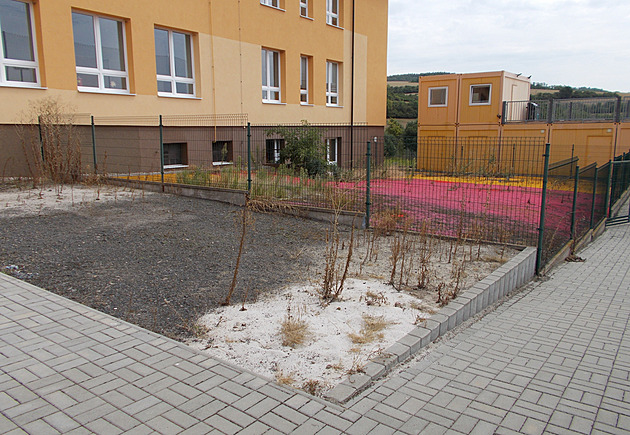 Blšany svírá boj o sportoviště za miliony z dotací. Starostka uřezala zámky