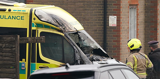 Londýn reaguje na žhářský útok. Přes 250 policistů bude chránit židovskou komunitu