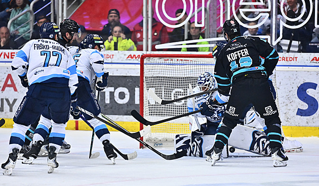 Sporně neuznaný gól? Nechci si tím zadělávat hlavu, hlásí Šimek po prohře