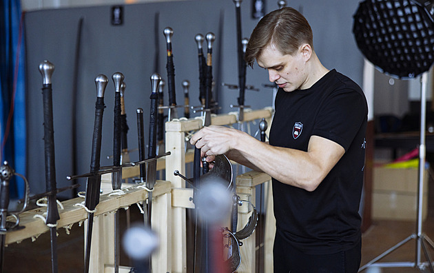 Vybijte si stres mečem, boj je součást lidské přirozenosti, říká historický šermíř