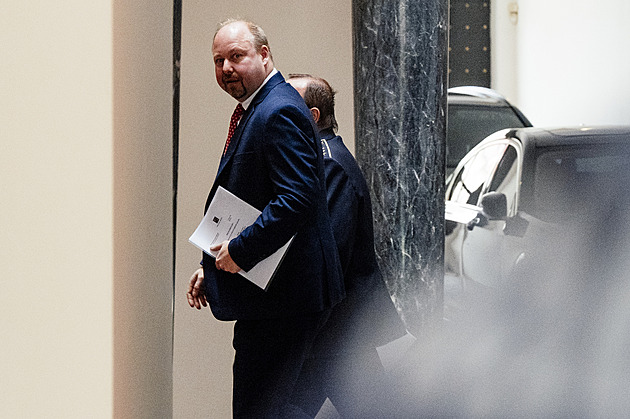 Ministři na Hradě. Zůna, Tejc a Metnar představují Pavlovi návrhy na generály