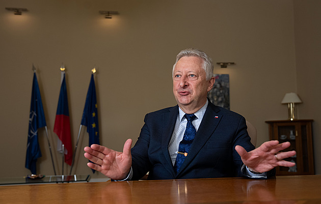 Letošní cíl náboru vojáků je ze dvou třetin splněný, řekl Zůna. Hájil i rozpočet