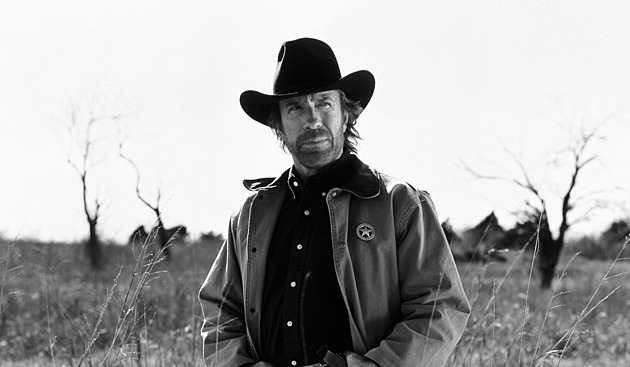 Ještě loni plánoval Chuck Norris dorazit do Prahy. Promotér prozradil, proč akci odřekl