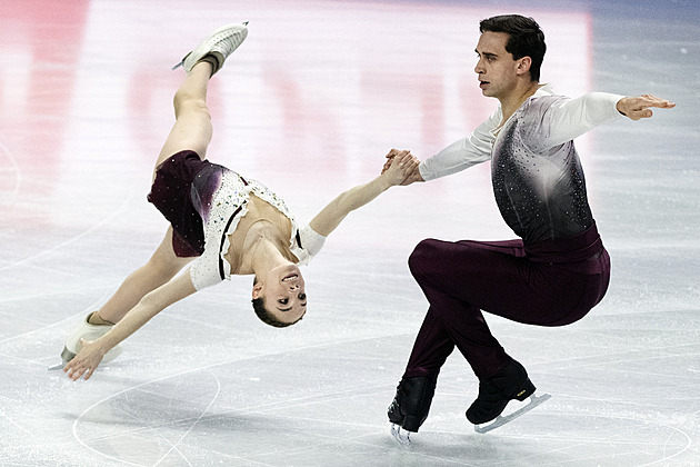 Pověrčivá maminka se výjimečně dívala. A Bidař s Valesiovou se po jízdě smáli