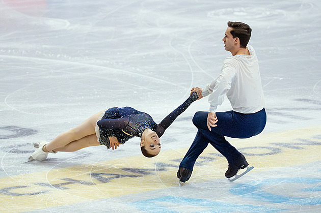 Pád při lutzu, i tak jistota volných jízd Valesiová a Bidař se na postup načekali