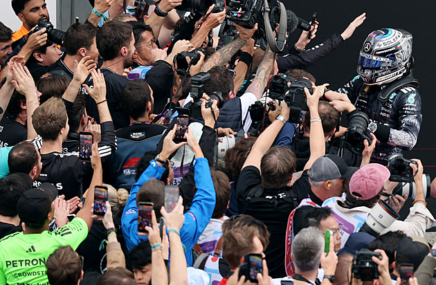 Vše proti mně. Russella štvala smůla, cítí se ohrožený? Šéf chce Antonelliho chránit