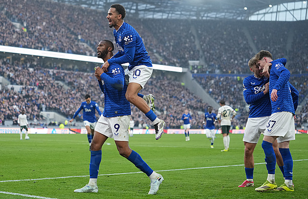 Zaváhání favoritů. Everton vyškolil Chelsea, Liverpool podlehl Brightonu Zaváhání favoritů. Everton vyškolil Chelsea, Liverpool podlehl Brightonu