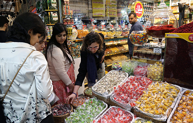 Írán bojuje s potravinovou hyperinflací. Jídlo stojí dvojnásobek co loni