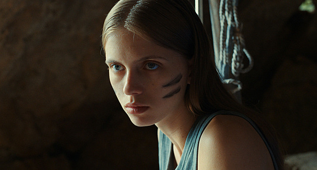 Rafinovaný a odvážný film, slibují recenze. Podívejte se na ukázku Nevděčných bytostí