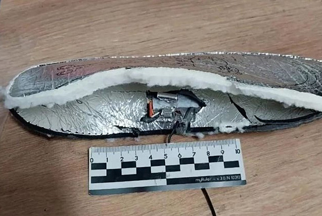 Ukrajinci poslali Rusům výbušné vložky do bot. Pod rouškou charitativní pomoci