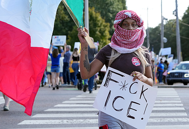 Vězni ve svých domovech. Kvůli agentům ICE se bojí imigranti v USA vycházet ven