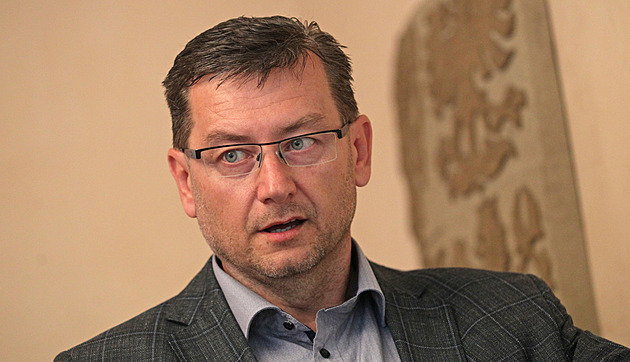 Dožene fotbalová korupční kauza karvinského primátora? Opozice mluví o rezignaci