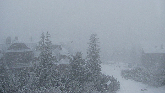 OBRAZEM: Týden před Velikonocemi zasypal Beskydy sníh, podívejte se