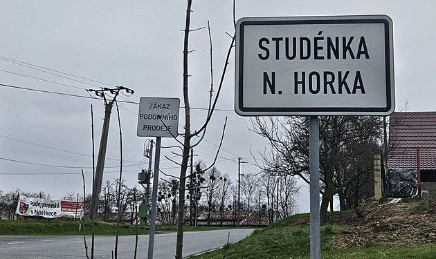 Babiš s Ficem v Nové Horce? Radši obchod a levný benzin. Místní jednání vlád neřeší Babiš s Ficem v Nové Horce? Radši obchod a levný benzin. Místní jednání vlád neřeší
