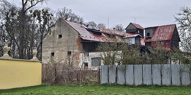 Babiš s Ficem v Nové Horce? Radši obchod a levný benzin. Místní jednání vlád neřeší