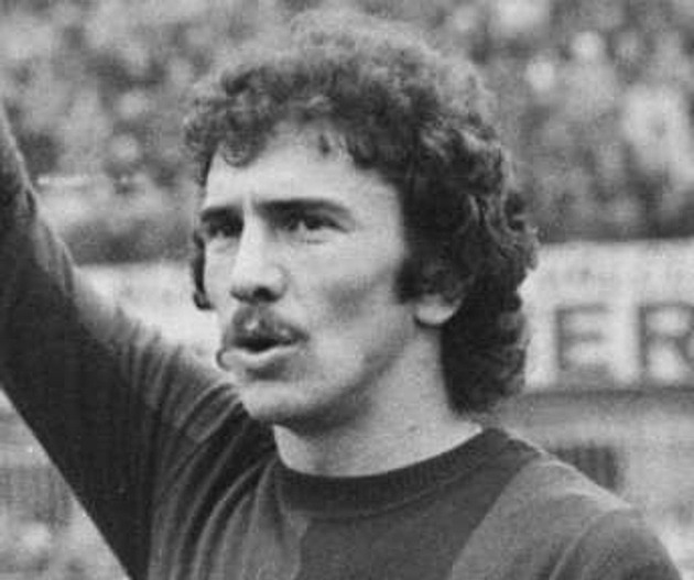 Zemřel první fotbalista za milion liber. Bývalému italskému kanonýrovi bylo 79 let