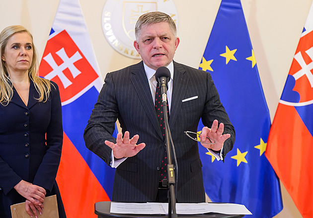 Fica vyšetřuje policie pro vlastizradu, tvrdí slovenská opozice