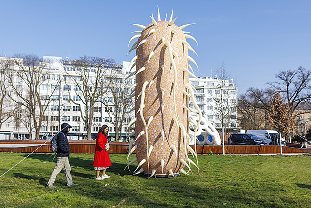 OBRAZEM: Mikroskopický drsňák i virus hrdina. Brněnský park zaplnily „obludy“