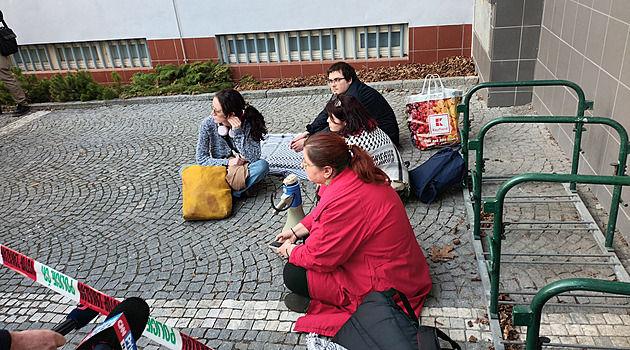 Soud rozhoduje o vazbě podezřelých ze žhářského útoku v Pardubicích
