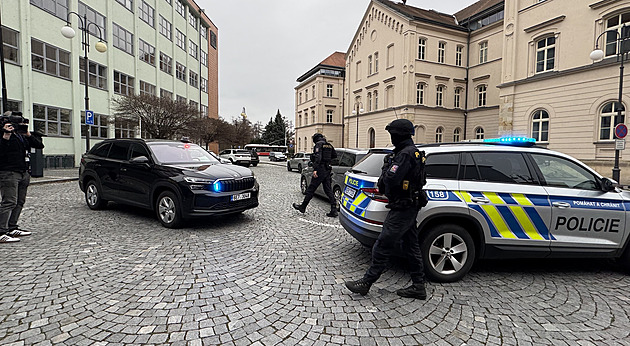 Soud poslal do vazby Američanku obviněnou z požáru haly v Pardubicích