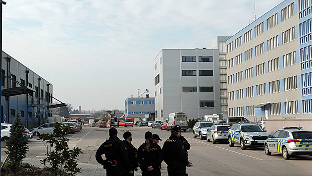 „Zničíme celé impérium.“ Co víme o skupině, která se hlásí k požáru haly