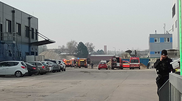 K požáru haly se přihlásila organizovaná skupina. Policie pátrá po konkrétním vozidle