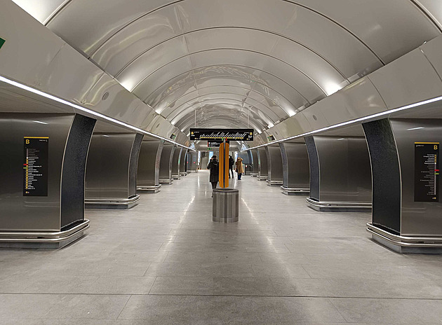 Stanice metra Českomoravská se znovu otevírá. Speciální eskalátory jsou pomalejší