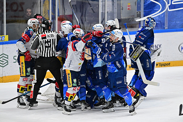 ONLINE: Kometa je zápas od vyřazení, Sparta se proti Plzni pokusí vyrovnat sérii ONLINE: Kometa je zápas od vyřazení, Sparta se proti Plzni pokusí vyrovnat sérii
