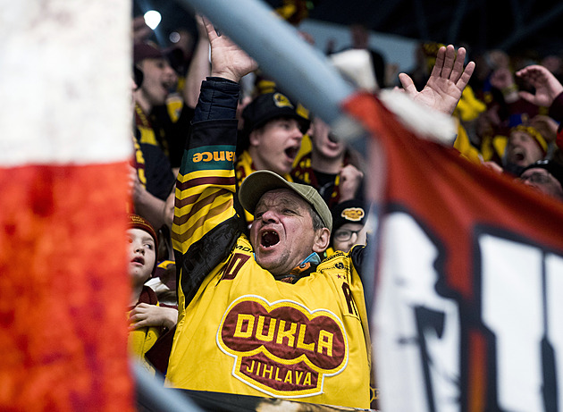 Fanoušci oblékli Máchu do dresu, básnila ale Jihlava po obratu: Náš kotel? Fantazie