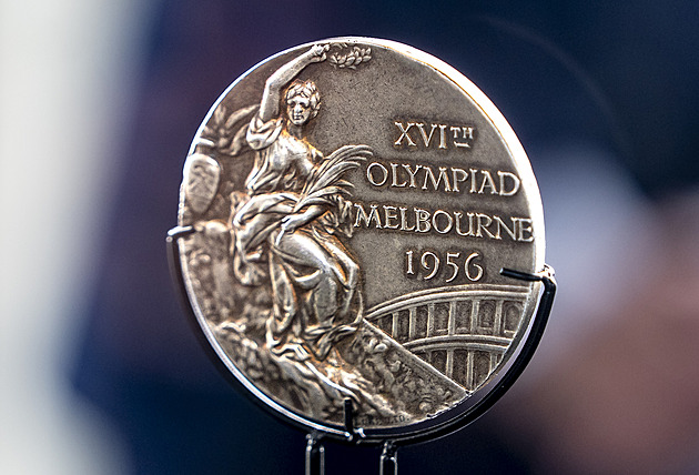 Láska přes železnou oponu. Muzeum ukáže olympijskou medaili slavné diskařky Láska přes železnou oponu. Muzeum ukáže olympijskou medaili slavné diskařky