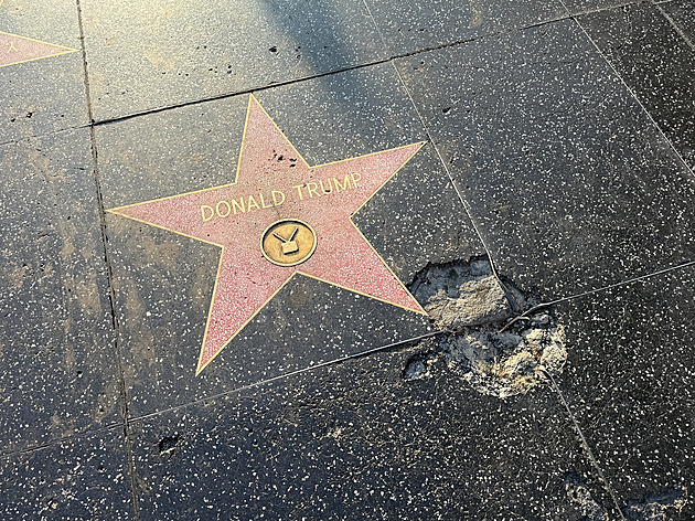 Hvězda, která nemá klid. Trumpův symbol v Hollywoodu opět čelil útoku Hvězda, která nemá klid. Trumpův symbol v Hollywoodu opět čelil útoku