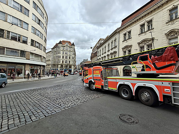 V pražském Divadle Komedie hořela opona, přes 200 lidí se evakuovalo