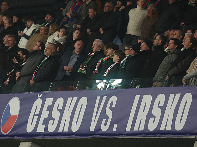 Čechy z tribuny podporoval i prezident Pavel. Kdo další dorazil na zápas s Irskem?