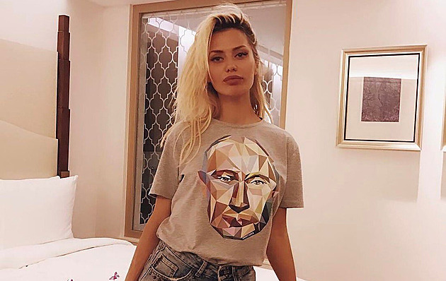 Ví Putin, co se děje? ptá se ruská modelka. Lidé prchají, byznys umírá, říká