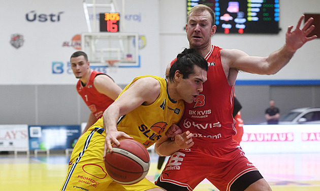 Nymburk? Ne, kat Ústí je jiný. Padají tam koše, které jinde ne, těší Pardubice