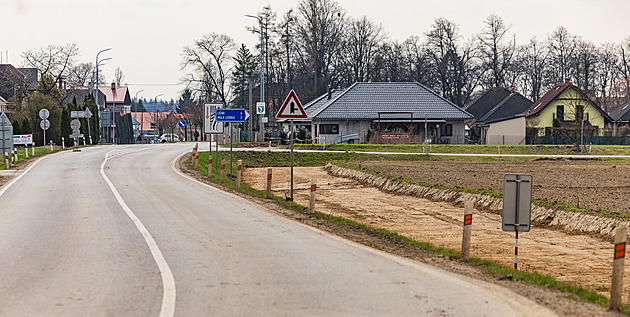Průvod světlušek i čarodějnice škrtli. Obec paralyzoval neschválený rozpočet