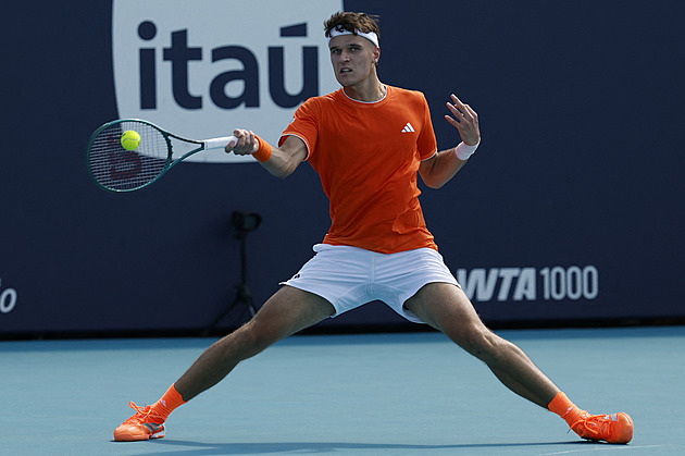 Menšík znovu odkládá start na antuce. Kvůli zranění vynechá i turnaj v Mnichově