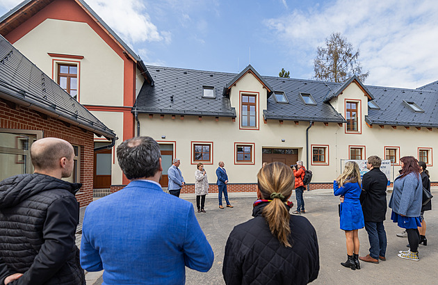 Jako před 130 lety, ale s chytrým skleníkem a sýrárnou. Budoucí farmáři mají hezčí školu