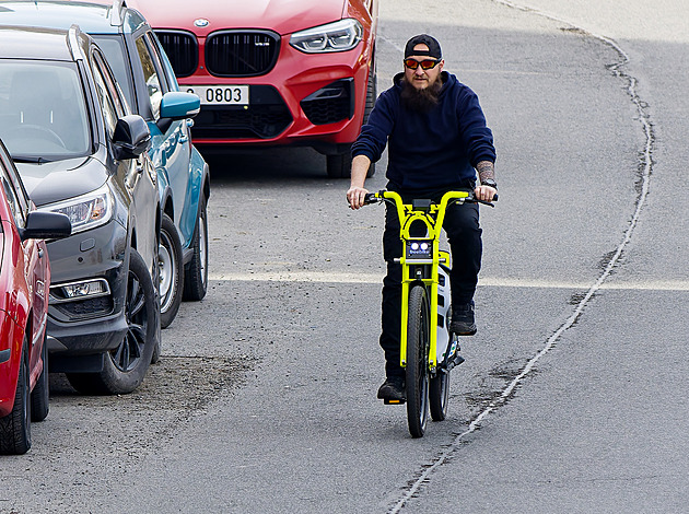 Méně vandalů, větší vděk. Sdílená kola se prosazují i v menších městech