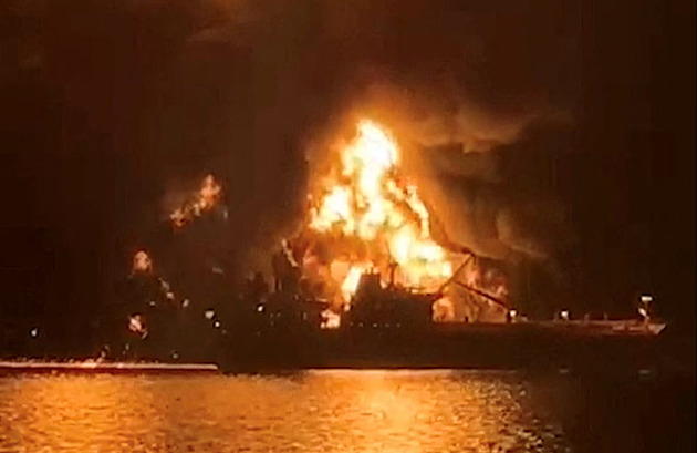 OBRAZEM: Poškozené tankery, hořící rafinerie. Jak vypadá íránská odveta