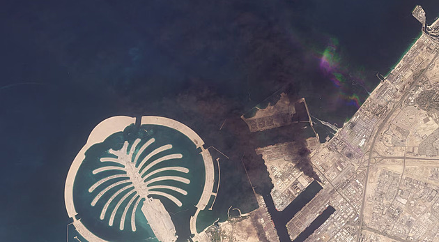 Írán zasáhl kuvajtský tanker v Dubaji. Hrozil únik ropy